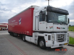 Renault-Magnum-Revesz-Kovacs-051005-02