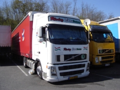 Volvo-FH12-460-Revesz-Tamas-Halasz-150407-01