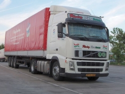 Volvo-FH12-Revesz-Holz-190505-01