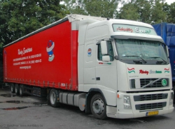 Volvo-FH12-Revesz-Schiffner-200107-01
