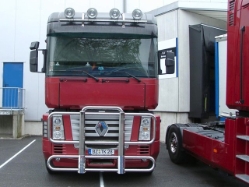 Renault-Magnum-SZM-rot-Ris-(Willann)-0104-01