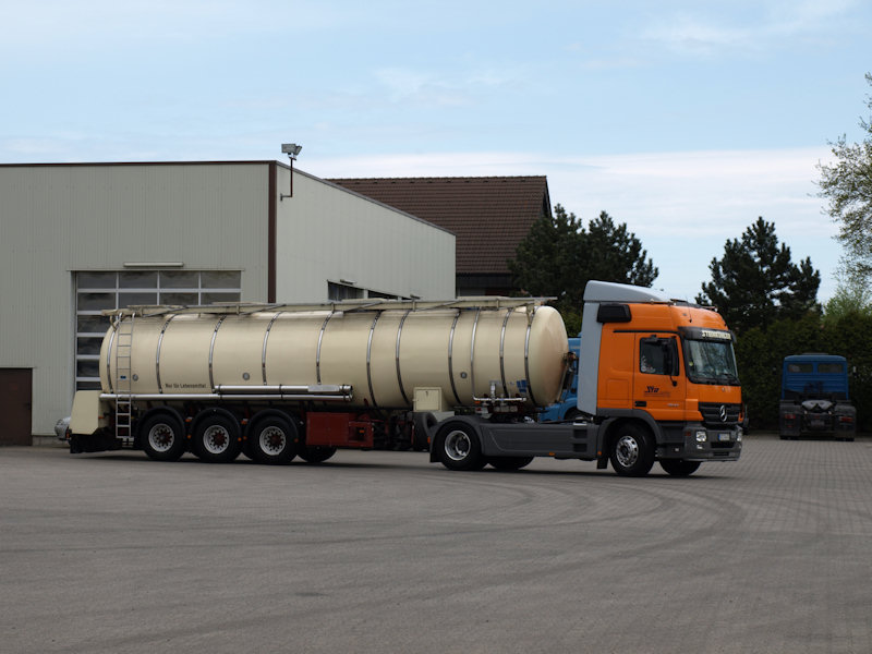 MB-Actros-MP2-1841-Steinkuehler-Voss-300408-03.jpg