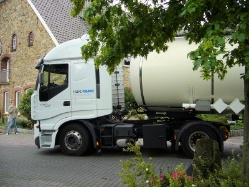 Iveco-Stralis-AS-440-S-43-Stermann-Voss-200807-16