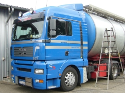 MAN-TGA-18400-XLX-Stermann-Voss-200807-02