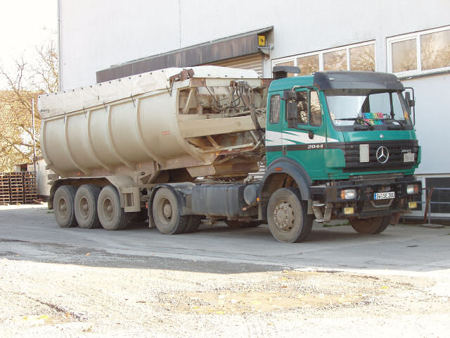 MB-SK-2044-Streng-Holz-170107-01.jpg
