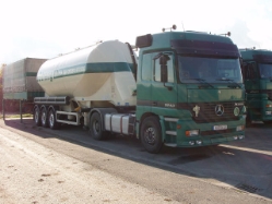 MB-Actros-1843-Streng-Holz-170107-04