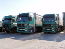 MB-Actros-2543-Streng-Holz-170107-01