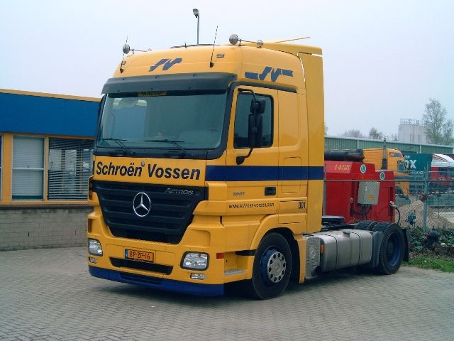 MB-Actros-1841-MP2-Schroen-Vossen-Levels-140505-02.jpg