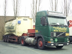 Volvo-FH12-380-Schulze-Rolf-290406-03