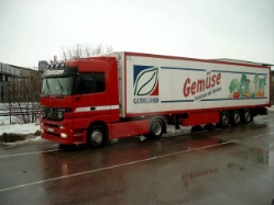 MB-Actros-Thomsen-rot-Kolmorgen-120305-03