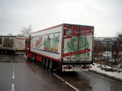 MB-Actros-Thomsen-rot-Kolmorgen-120305-04