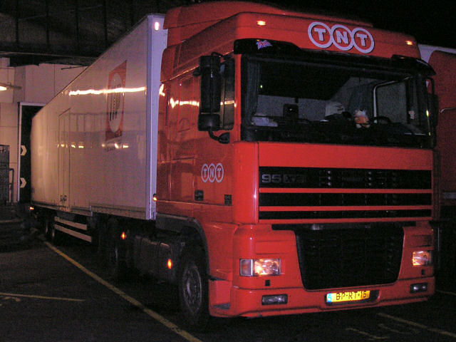 DAF-95-XF-380-TNT-AWolters-041106-01.jpg - A. Wolters