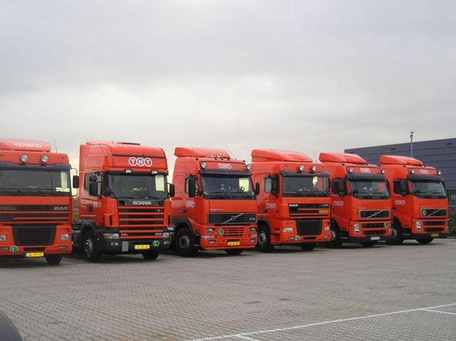 Volvo-FH12-DAF-XF-TNT-AWolters-270706-01.jpg - A. Wolters