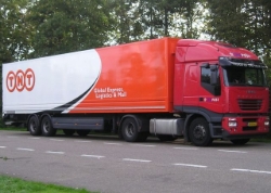 Iveco-Stralis-AS-TNT-AWolters-261205-01