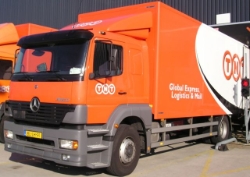 MB-Atego-TNT-AWolters-080405-01