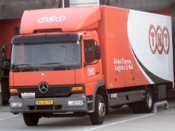 MB-Atego-TNT-AWolters-261205-01