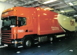 Scania-124-L-420-TNT-AWolters-080106-02