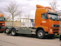 Volvo-FH12-420-TNT-Galbraith-230306-01