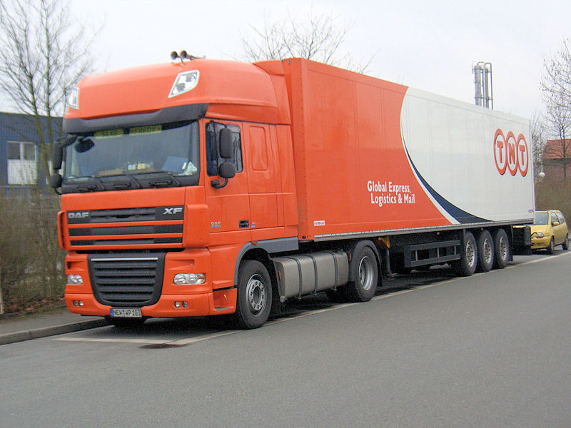 DAF-XF-105-TNT-Szy-140708-02.jpg - Trucker Jack