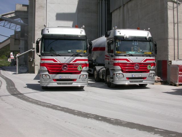 MB-Actros-1844-MP2-Toifl-Palischek-290505-02.jpg