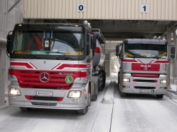 MB-Actros-1844+MAN-TGA-XL-Toifl-Palilschek-170404-1