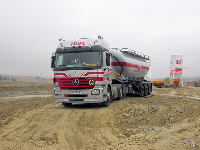 MB-Actros-MP2-1844-Toifl-Palischek-041106-08.jpg