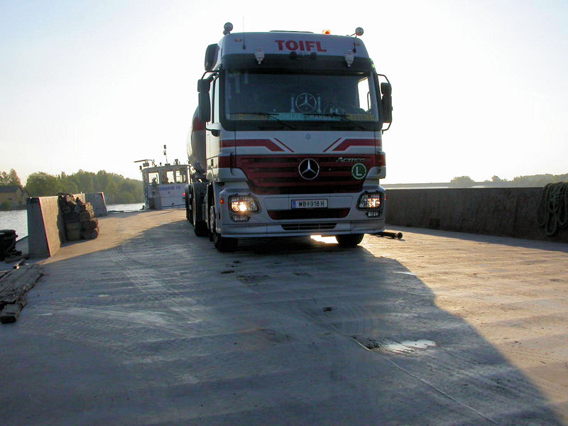 MB-Actros-MP2-1844-Toifl-Palischek-050507-04.jpg