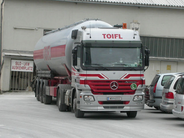 MB-Actros-MP2-Toifl-Palischek-151106-01.jpg