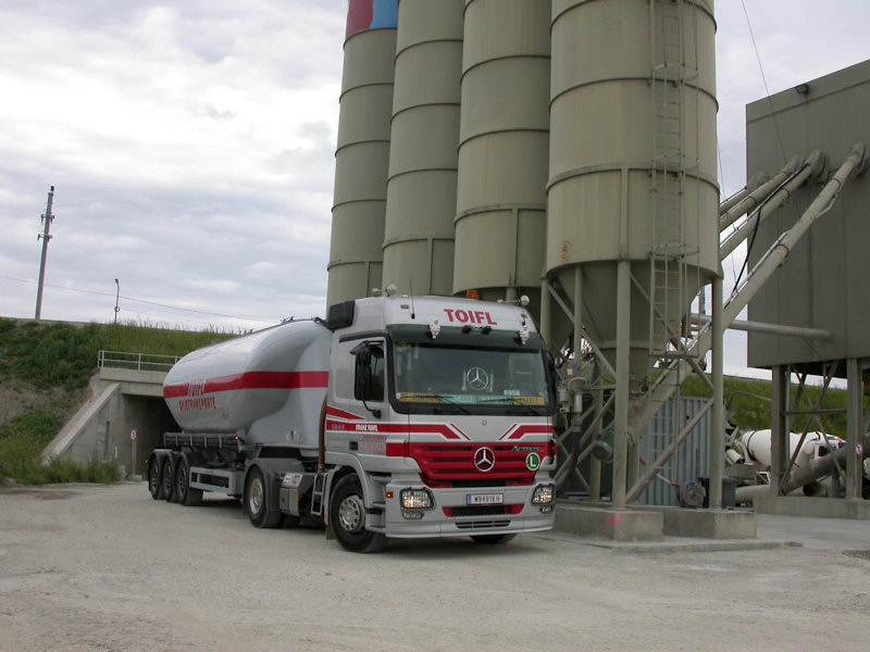 MB-Actros-MP2-1844-Toifl-Palischek-080708-05.jpg