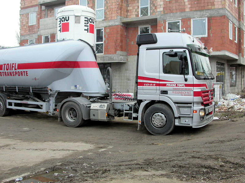 MB-Actros-MP2-1844-Toifl-Palischek-100208-01.jpg
