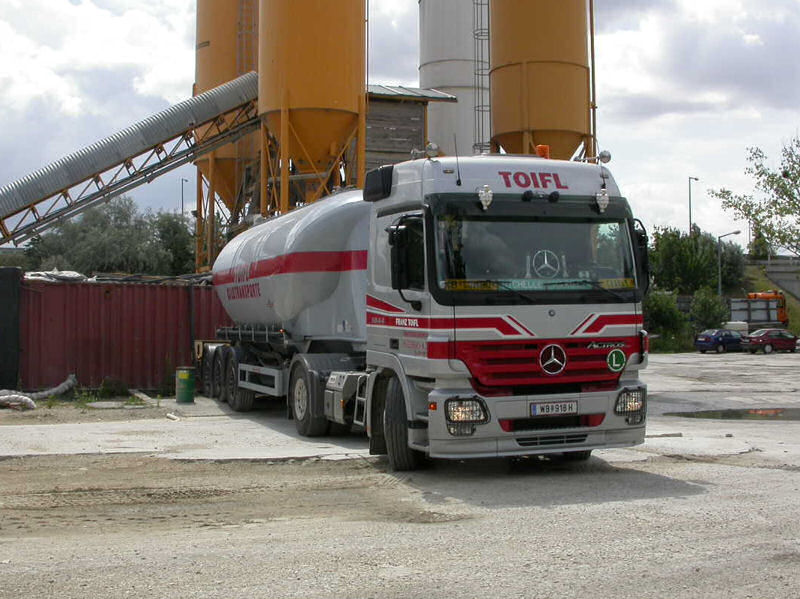 MB-Actros-MP2-1844-Toifl-Palischek-110707-01.jpg
