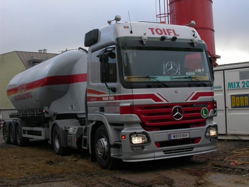 MB-Actros-MP2-1844-Toifl-Palischek-150508-02.jpg