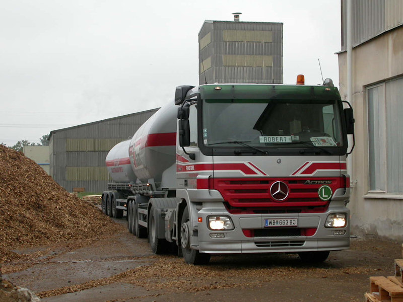 MB-Actros-MP2-1844-Toifl-Palischek-220508-01.jpg