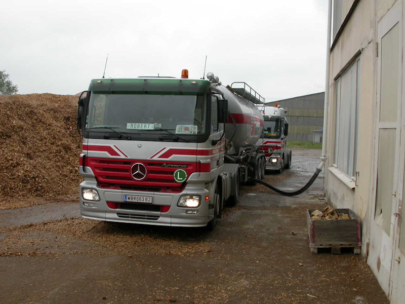 MB-Actros-MP2-1844-Toifl-Palischek-220508-02.jpg