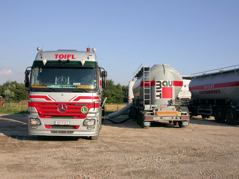 MB-Actros-MP2-1844-Toifl-Palischek-270708-01.jpg