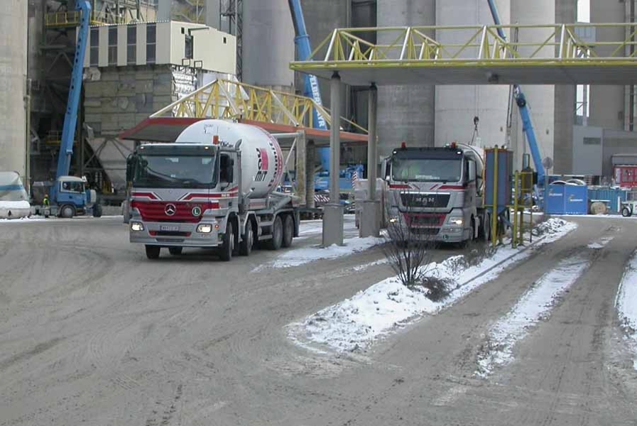 MB-Actros-MP2-3244-Toifl-Palischek-220111-01.jpg -           