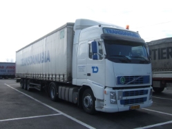 Volvo-FH12-460-Transdanubia-Fustinoni-180506-02