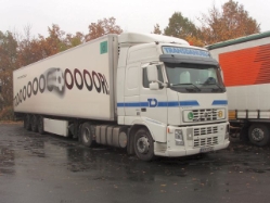 Volvo-FH12-460-Transdanubia-Holz-161105-01