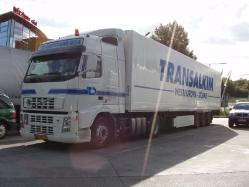 Volvo-FH12-460-Transdanubia-Holz-170706-01