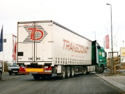 MB-Actros-1843-KUEKOSZ-Transdonat-Holz-010204-1