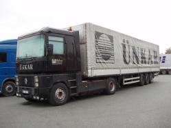 Renault-AE-Uenkar-Holz-170107-01-TR