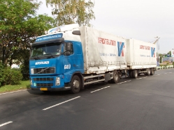Volvo-FH12-Versteijnen-Holz-080607-01