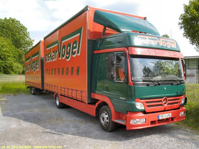 137-MB-Atego-II-822-Vogel-040406.jpg