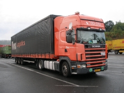 Scania-124-L-420-Vos-Holz-040209-01