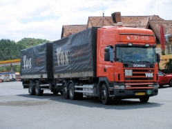 Scania-124-L-420-Vos-Holz-250609-01