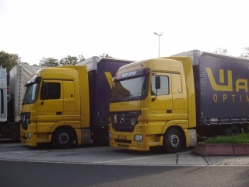 MB-Actros-1841-1844-MP2-Waberers-Holz-040804-1