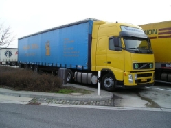 Volvo-FH12-420-PLSZ-Waberers-(Reck)