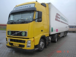 Volvo-FH12-460-Waberers-AKovacs-181105-01